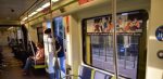 Foto del interior de un vagón del metro de València (Foto de La Vanguardia, enlace en al artículo)
